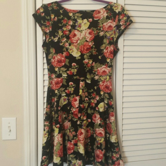 Floral dress - Picture 3 of 4